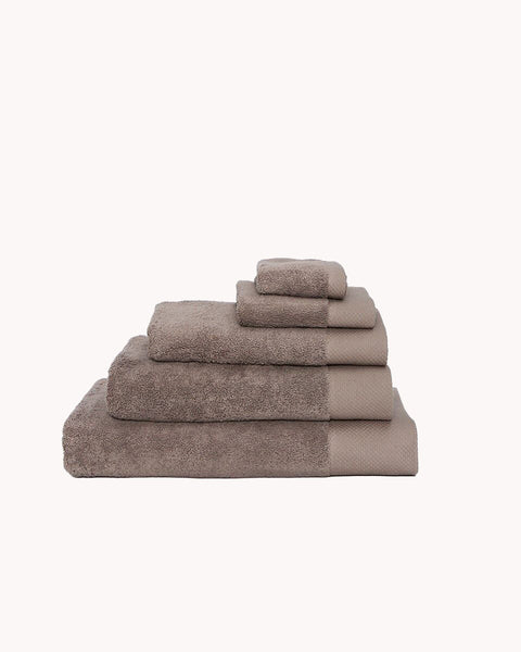 Cotton Towel with Wide 3D Piqué Border Capital 700gsm