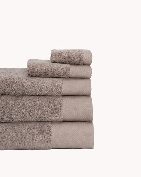 Cotton Towel with Wide 3D Piqué Border Capital 700gsm