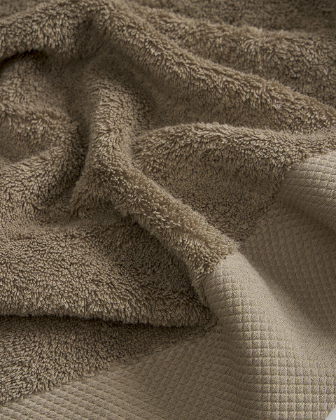 Cotton Towel with Wide 3D Piqué Border Capital 700gsm