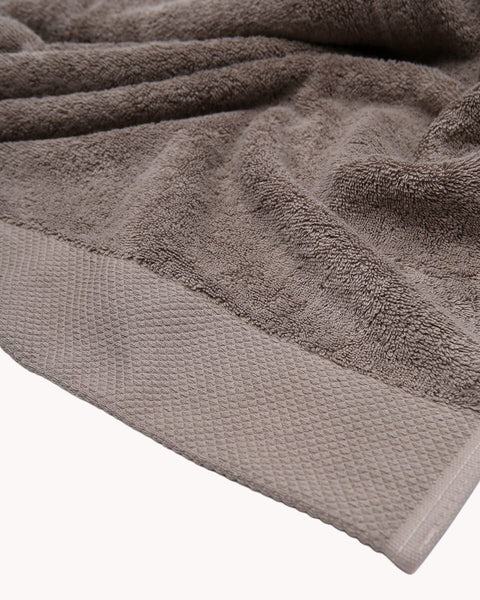 Cotton Towel with Wide 3D Piqué Border Capital 700gsm