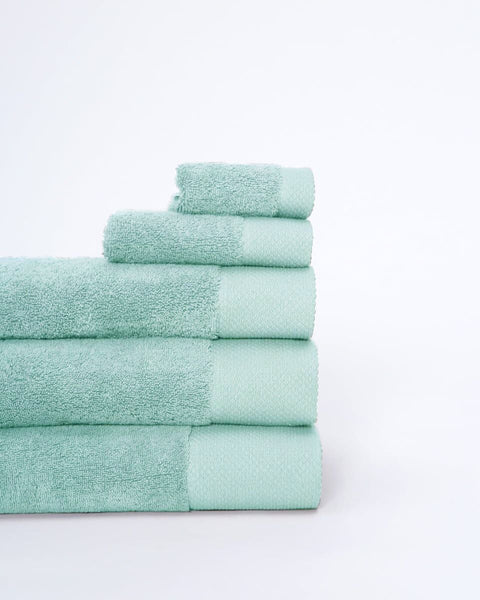 Cotton Towel with Wide 3D Piqué Border Capital 700gsm
