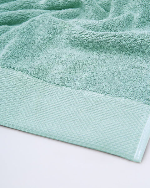 Cotton Towel with Wide 3D Piqué Border Capital 700gsm