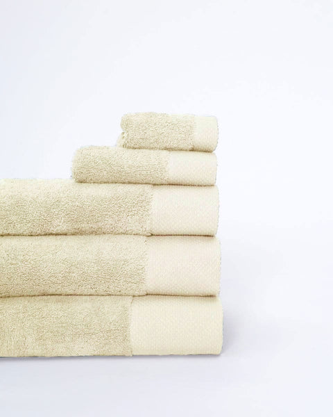 Cotton Towel with Wide 3D Piqué Border Capital 700gsm