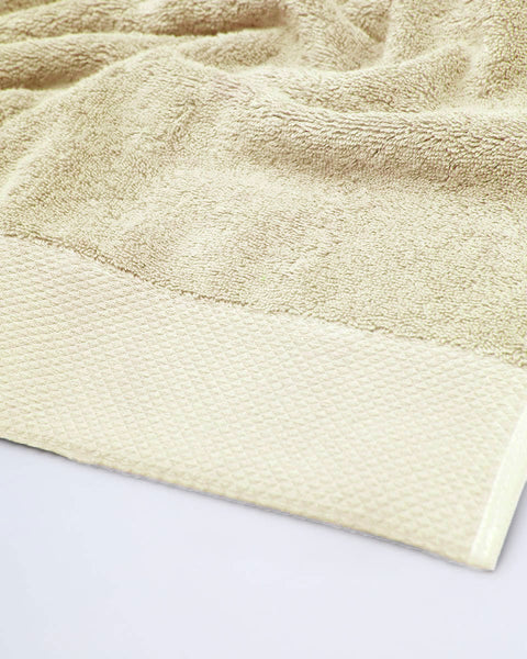 Cotton Towel with Wide 3D Piqué Border Capital 700gsm