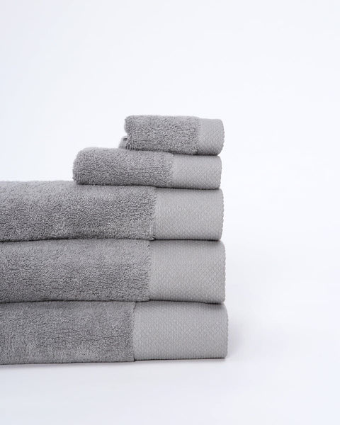Cotton Towel with Wide 3D Piqué Border Capital 700gsm
