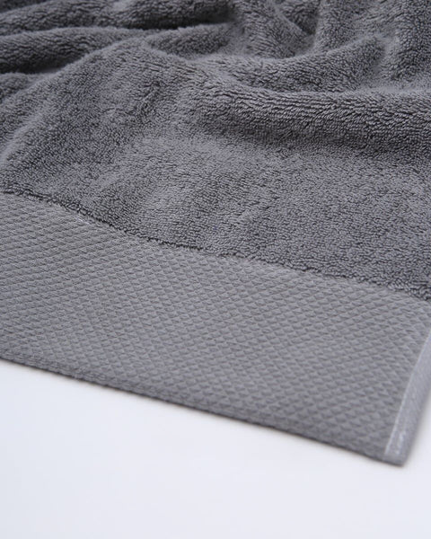 Cotton Towel with Wide 3D Piqué Border Capital 700gsm
