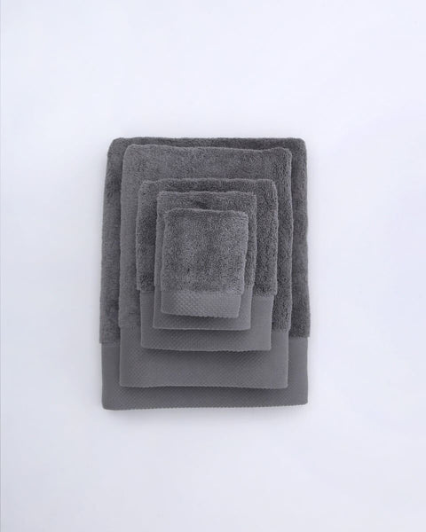 Cotton Towel with Wide 3D Piqué Border Capital 700gsm