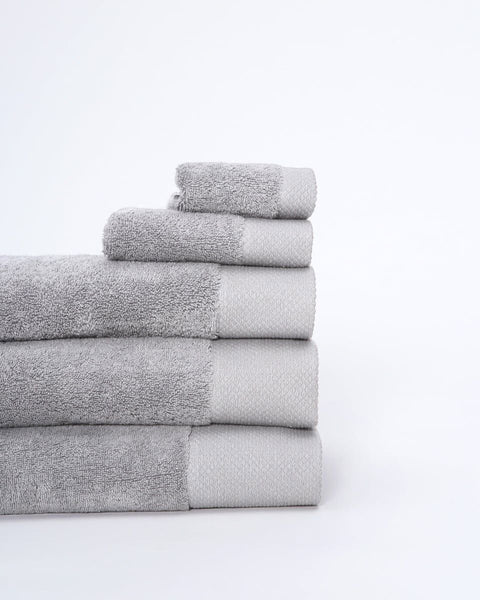 Cotton Towel with Wide 3D Piqué Border Capital 700gsm