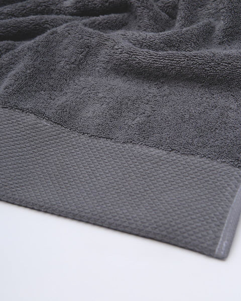 Cotton Towel with Wide 3D Piqué Border Capital 700gsm